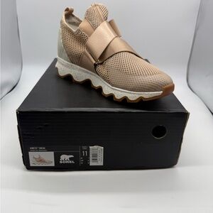 Sorel Women's Beige Kinetic Sneakers